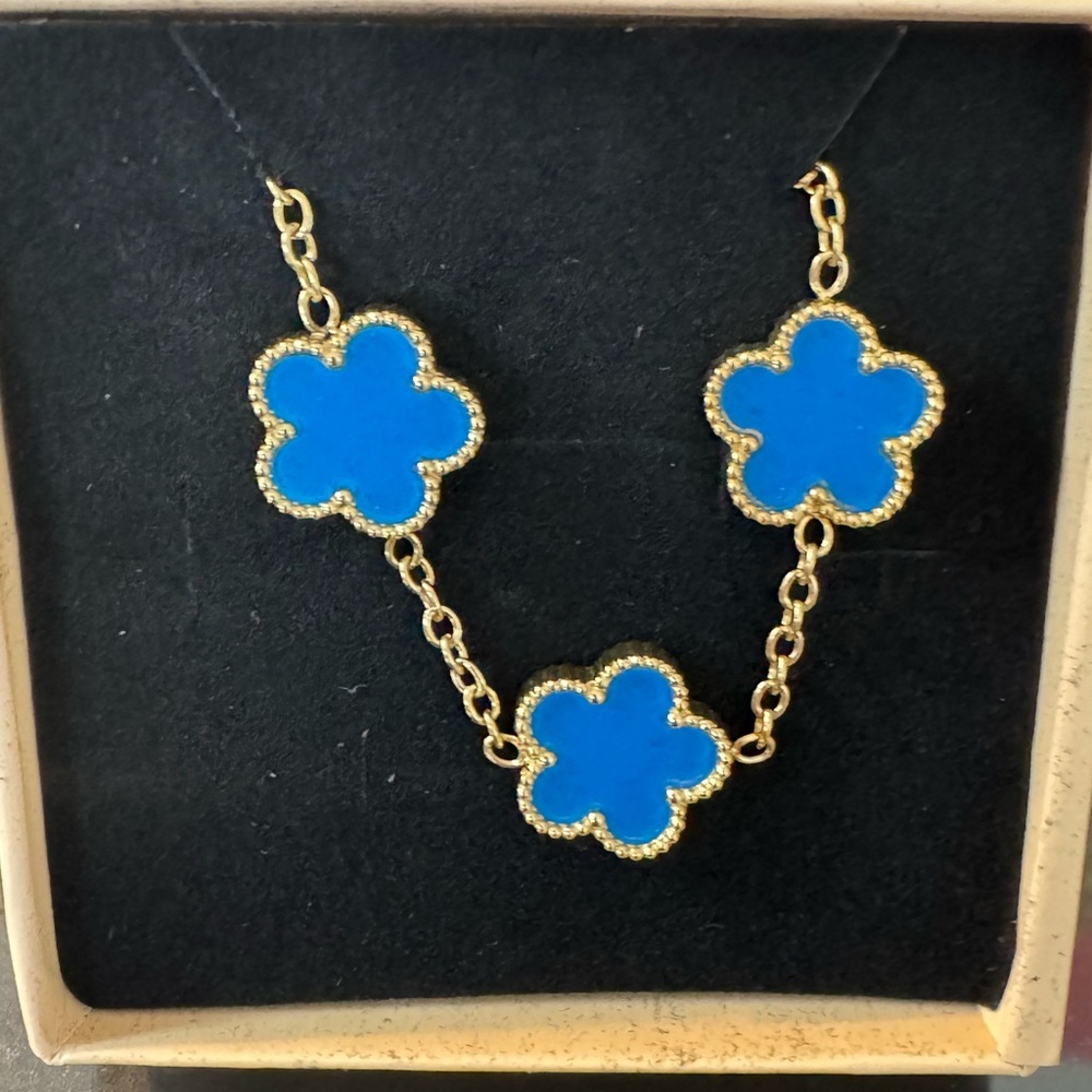 Gold and Blue Flower Pendant bracelet